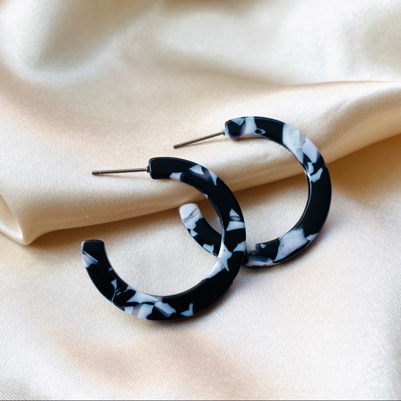 LAST ONE 💕Acrylic Black and White Hoop Earrings - Picture 2 of 3